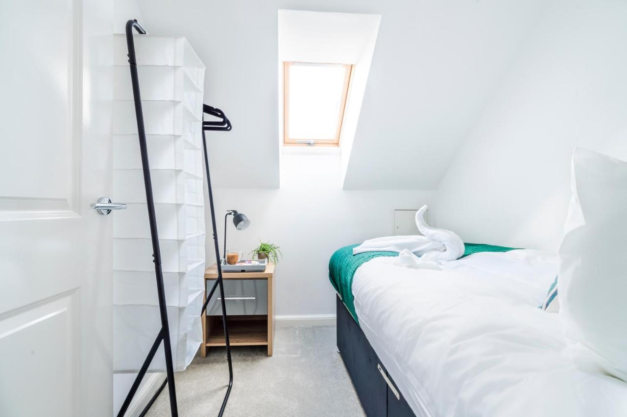 Spacious 4br Townhouse Free Parking & Wifi Milton Keynes